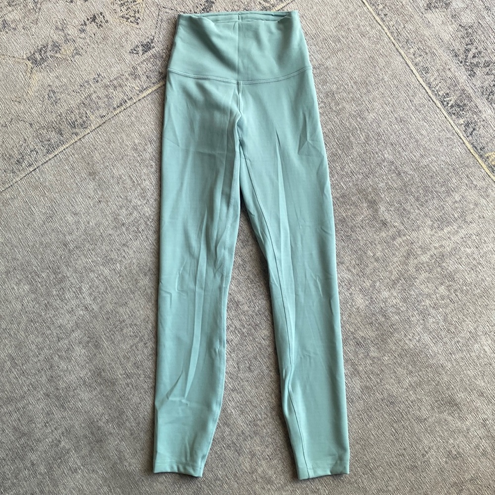 Lululemon wunder train contour fit high rise tight size 2 and length 26”